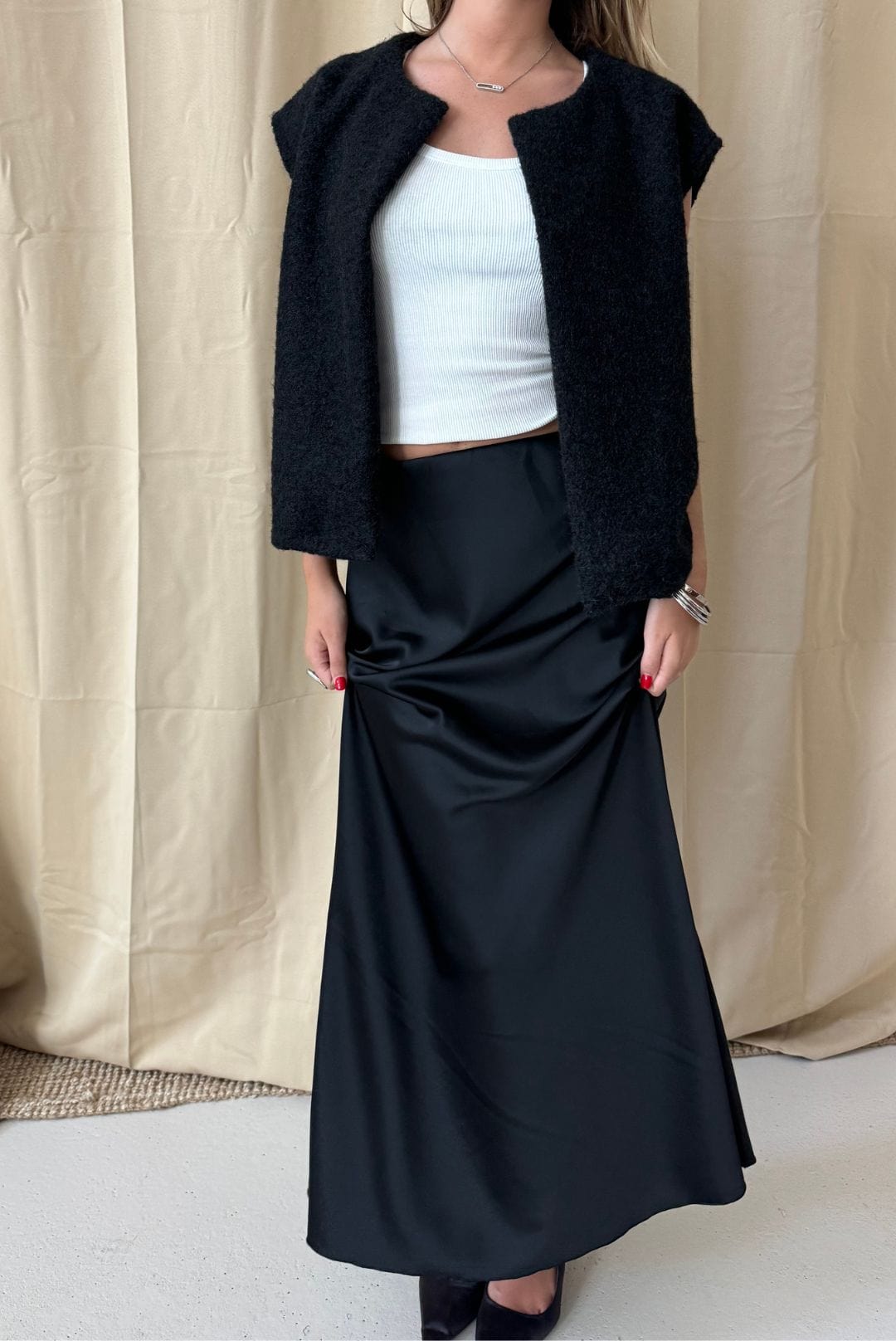 Jupe longue satinée noire LOUISE